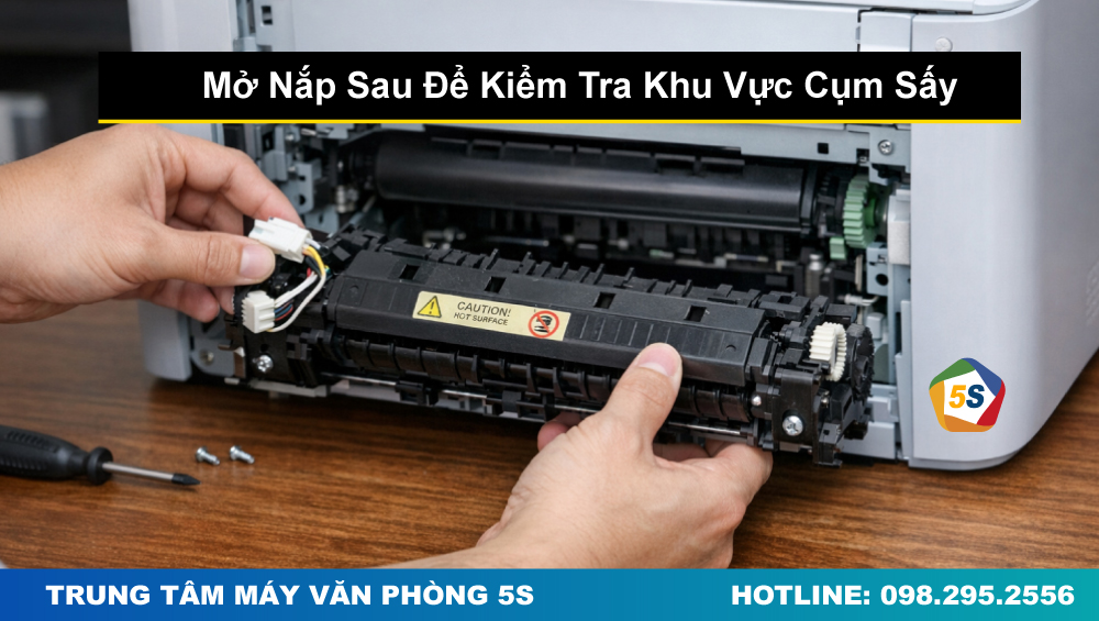 Mở Nắp Sau Để Kiểm Tra Khu Vực Cụm Sấy
