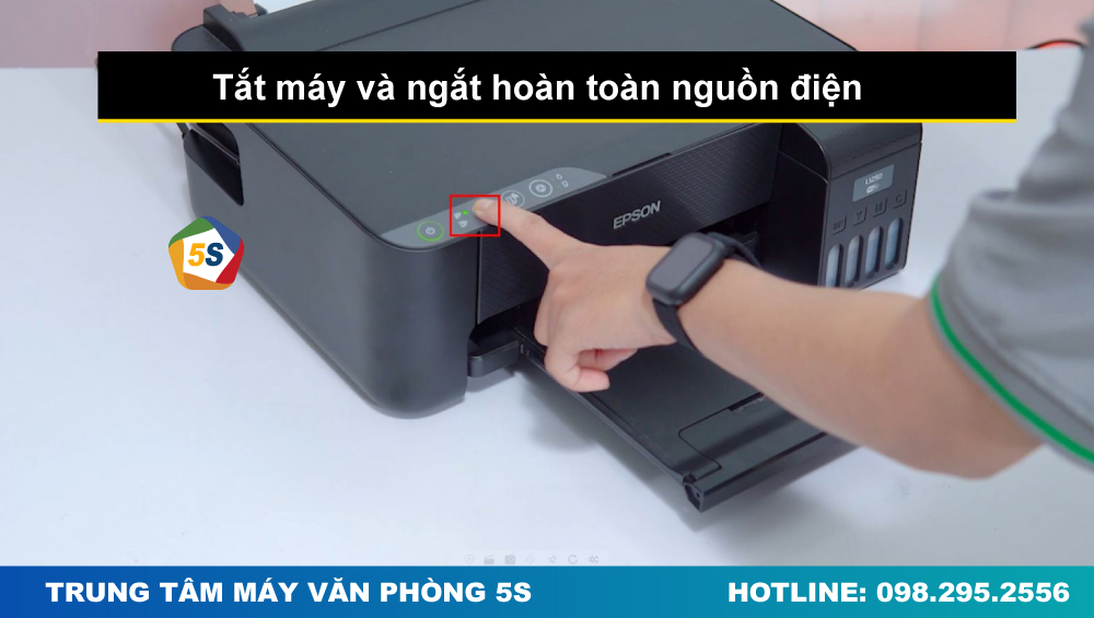 Tắt máy và ngắt hoàn toàn nguồn điện