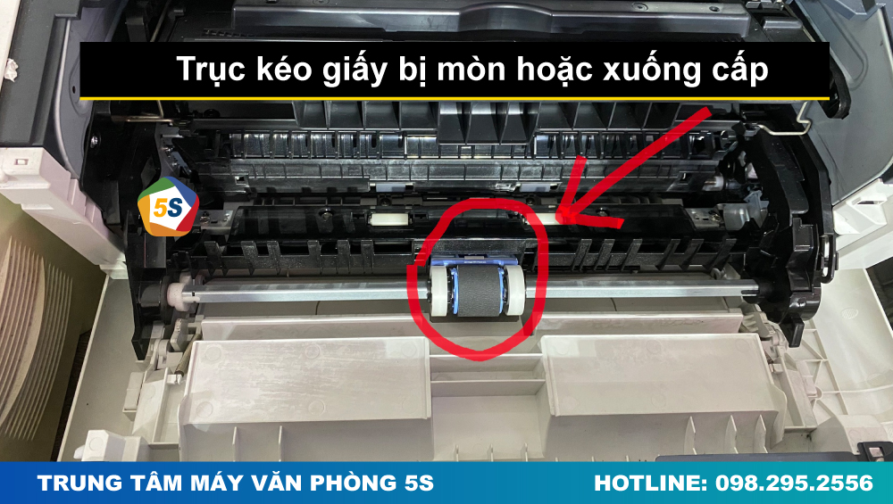 Trục kéo giấy bị mòn hoặc xuống cấp